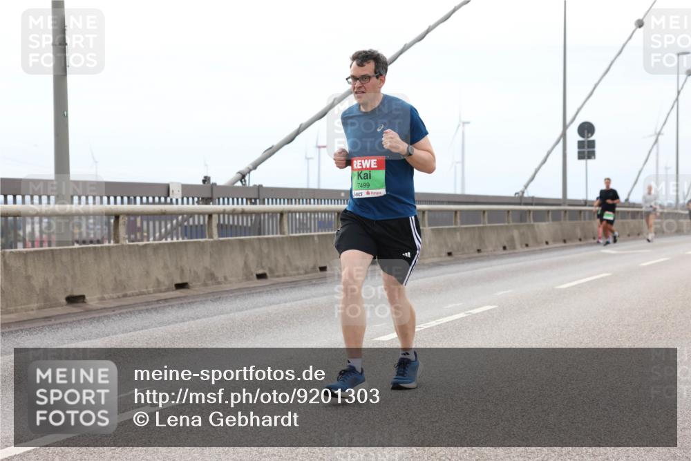 03.10.2025 - Köhlbrandbrückenlauf Lena Gebhardt http://msf.ph/oto/9201303 03.10.2025 15:44:20 Position 2 7499 meine-sportfotos.de
