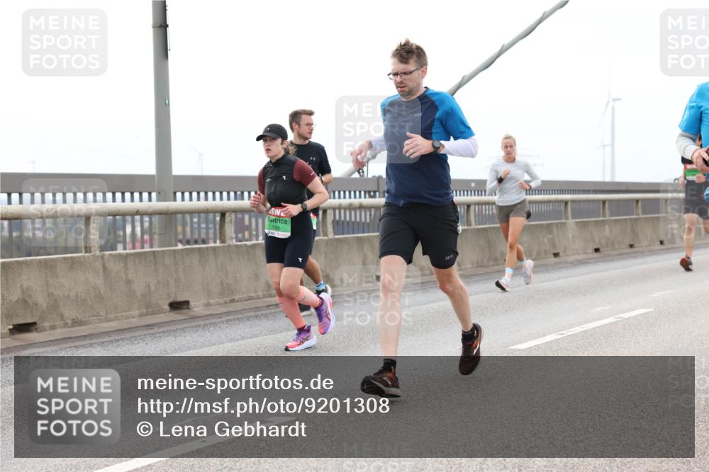 03.10.2025 - Köhlbrandbrückenlauf Lena Gebhardt http://msf.ph/oto/9201308 03.10.2025 15:44:28 Position 2 793 meine-sportfotos.de