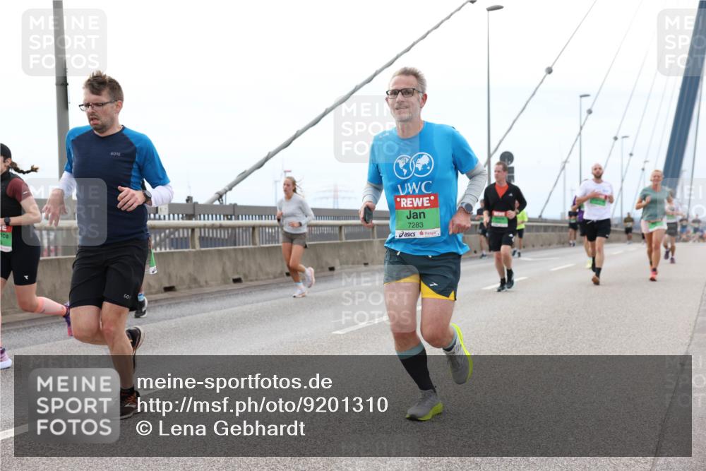03.10.2025 - Köhlbrandbrückenlauf Lena Gebhardt http://msf.ph/oto/9201310 03.10.2025 15:44:29 Position 2 30, 7283 meine-sportfotos.de