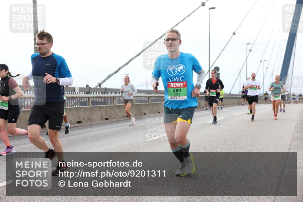 03.10.2025 - Köhlbrandbrückenlauf Lena Gebhardt http://msf.ph/oto/9201311 03.10.2025 15:44:29 Position 2 7283 meine-sportfotos.de