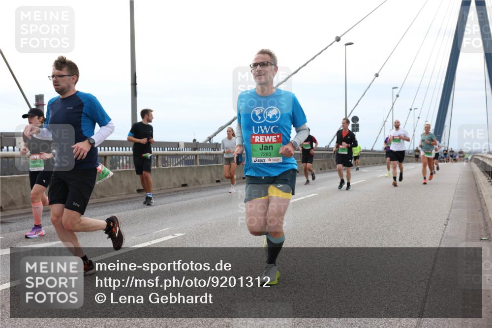 03.10.2025 - Köhlbrandbrückenlauf Lena Gebhardt http://msf.ph/oto/9201312 03.10.2025 15:44:29 Position 2 7283 meine-sportfotos.de