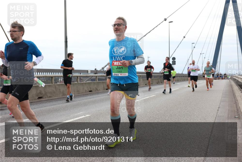 03.10.2025 - Köhlbrandbrückenlauf Lena Gebhardt http://msf.ph/oto/9201314 03.10.2025 15:44:29 Position 2 30, 7283 meine-sportfotos.de