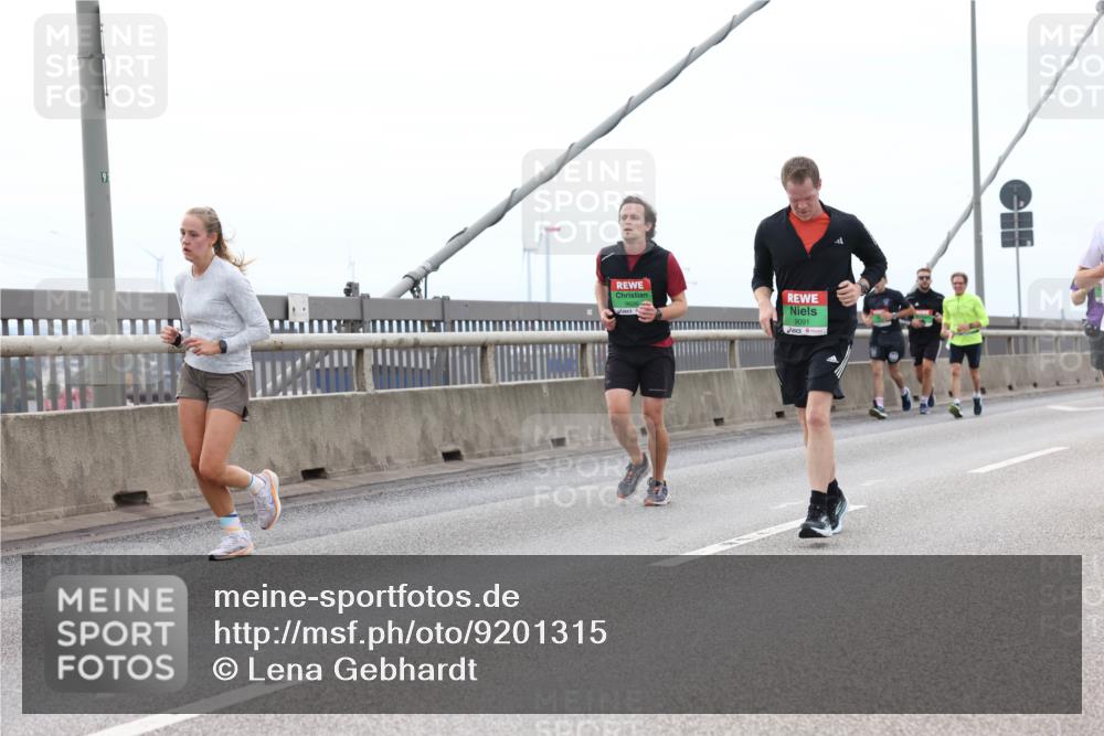 03.10.2025 - Köhlbrandbrückenlauf Lena Gebhardt http://msf.ph/oto/9201315 03.10.2025 15:44:30 Position 2 91, 9091 meine-sportfotos.de