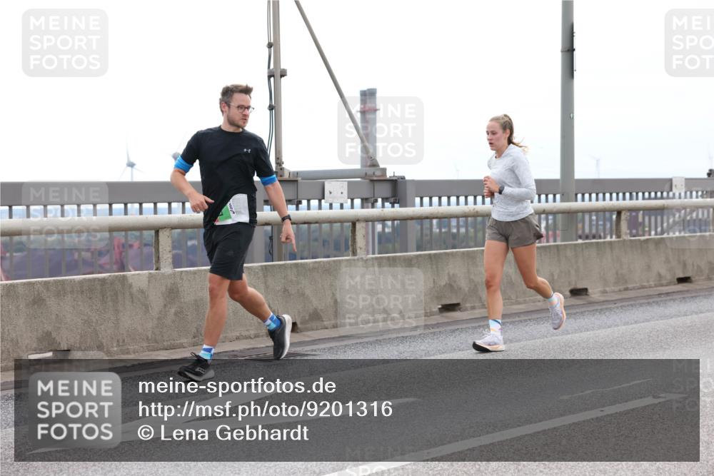 03.10.2025 - Köhlbrandbrückenlauf Lena Gebhardt http://msf.ph/oto/9201316 03.10.2025 15:44:31 Position 2  meine-sportfotos.de