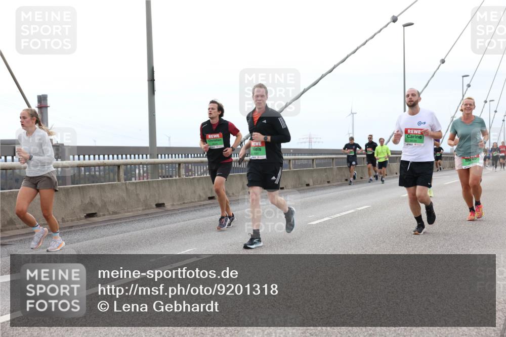03.10.2025 - Köhlbrandbrückenlauf Lena Gebhardt http://msf.ph/oto/9201318 03.10.2025 15:44:31 Position 2 9091, 8539 meine-sportfotos.de