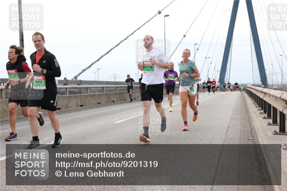 03.10.2025 - Köhlbrandbrückenlauf Lena Gebhardt http://msf.ph/oto/9201319 03.10.2025 15:44:32 Position 2 9091, 8539 meine-sportfotos.de