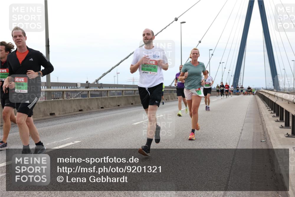 03.10.2025 - Köhlbrandbrückenlauf Lena Gebhardt http://msf.ph/oto/9201321 03.10.2025 15:44:32 Position 2 9626, 9091, 8539 meine-sportfotos.de