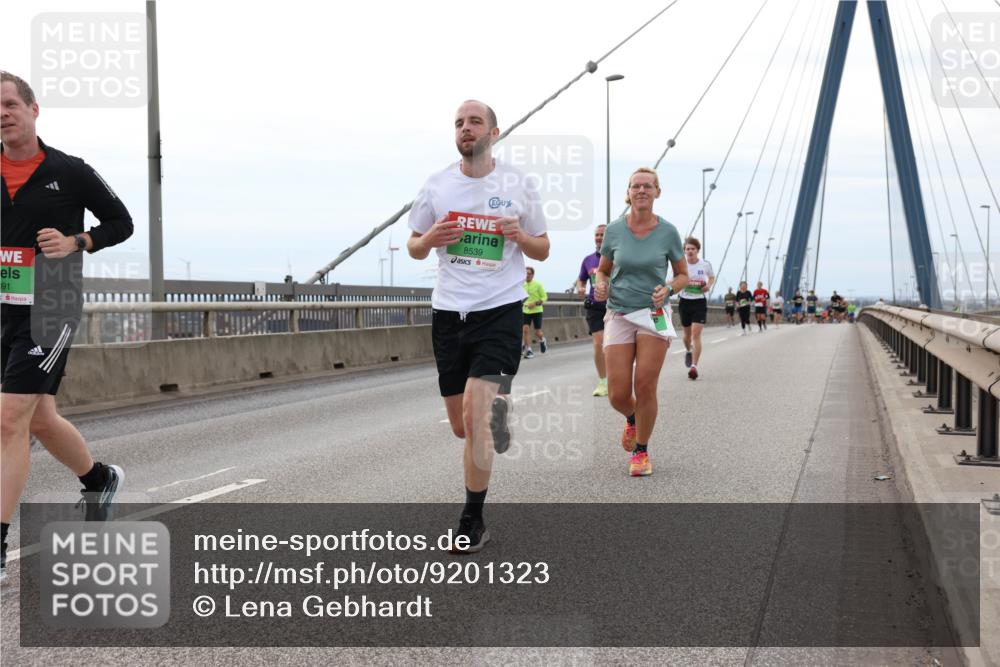 03.10.2025 - Köhlbrandbrückenlauf Lena Gebhardt http://msf.ph/oto/9201323 03.10.2025 15:44:32 Position 2 091, 8539 meine-sportfotos.de