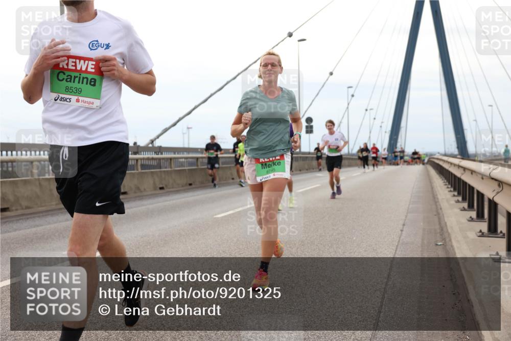 03.10.2025 - Köhlbrandbrückenlauf Lena Gebhardt http://msf.ph/oto/9201325 03.10.2025 15:44:33 Position 2 8539, 8745 meine-sportfotos.de