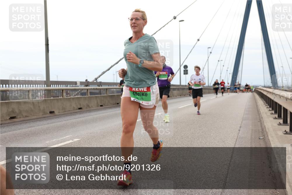 03.10.2025 - Köhlbrandbrückenlauf Lena Gebhardt http://msf.ph/oto/9201326 03.10.2025 15:44:33 Position 2 8745 meine-sportfotos.de