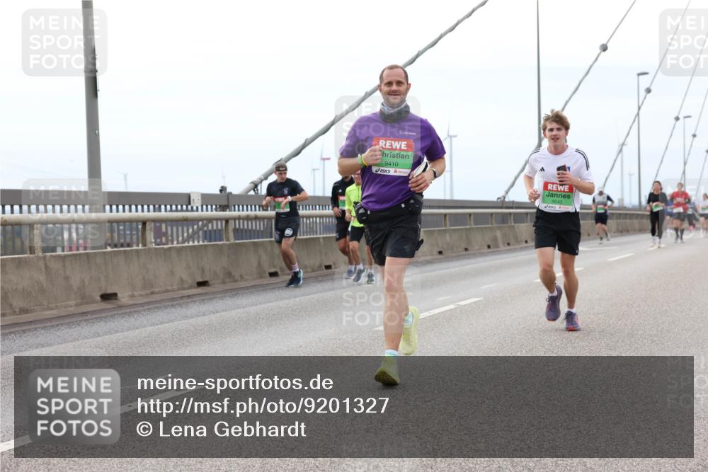 03.10.2025 - Köhlbrandbrückenlauf Lena Gebhardt http://msf.ph/oto/9201327 03.10.2025 15:44:34 Position 2 9410, 9543 meine-sportfotos.de