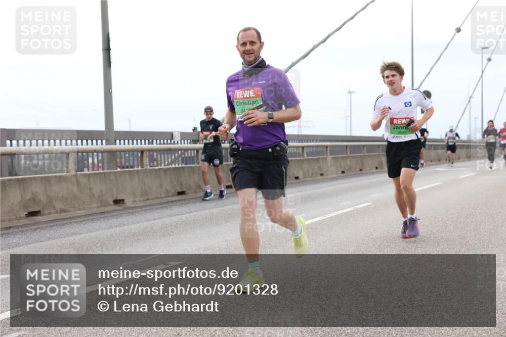 03.10.2025 - Köhlbrandbrückenlauf Lena Gebhardt http://msf.ph/oto/9201328 03.10.2025 15:44:35 Position 2 94, 9543 meine-sportfotos.de