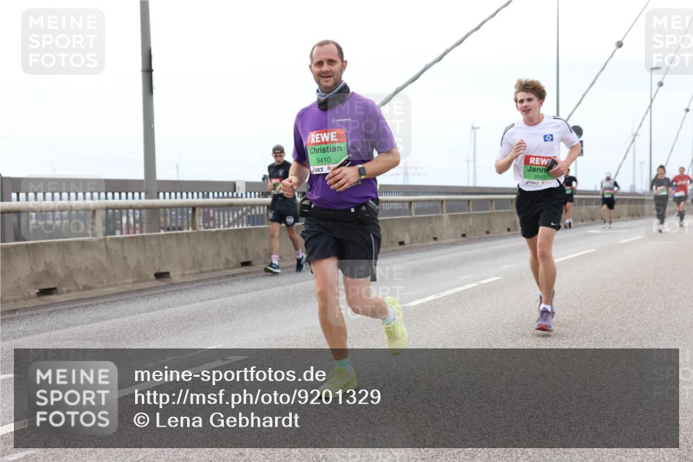 03.10.2025 - Köhlbrandbrückenlauf Lena Gebhardt http://msf.ph/oto/9201329 03.10.2025 15:44:35 Position 2 9410, 9543 meine-sportfotos.de