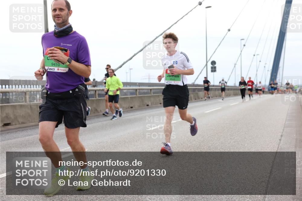 03.10.2025 - Köhlbrandbrückenlauf Lena Gebhardt http://msf.ph/oto/9201330 03.10.2025 15:44:35 Position 2 9410, 9543 meine-sportfotos.de