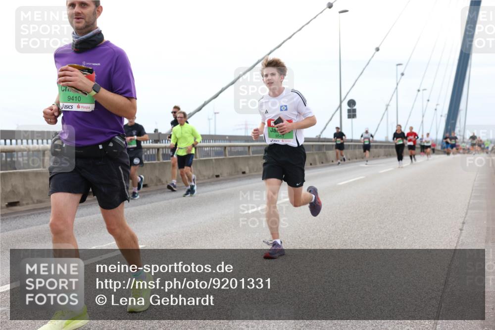 03.10.2025 - Köhlbrandbrückenlauf Lena Gebhardt http://msf.ph/oto/9201331 03.10.2025 15:44:35 Position 2 9410, 9543 meine-sportfotos.de