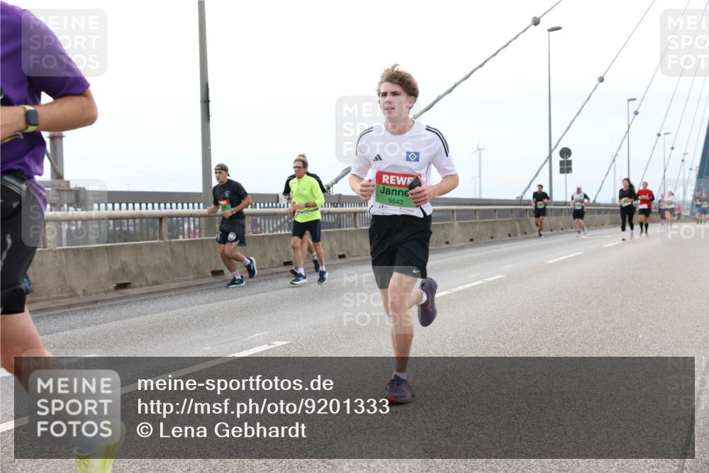 03.10.2025 - Köhlbrandbrückenlauf Lena Gebhardt http://msf.ph/oto/9201333 03.10.2025 15:44:36 Position 2 9543 meine-sportfotos.de