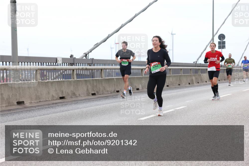 03.10.2025 - Köhlbrandbrückenlauf Lena Gebhardt http://msf.ph/oto/9201342 03.10.2025 15:44:40 Position 2 97, 7071 meine-sportfotos.de