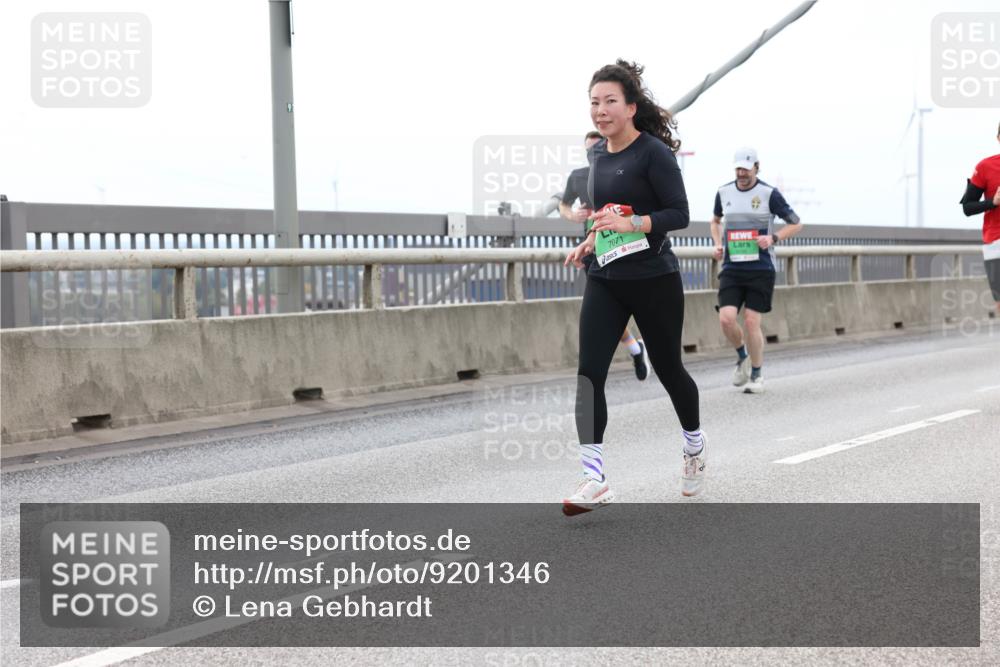 03.10.2025 - Köhlbrandbrückenlauf Lena Gebhardt http://msf.ph/oto/9201346 03.10.2025 15:44:41 Position 2 7071 meine-sportfotos.de