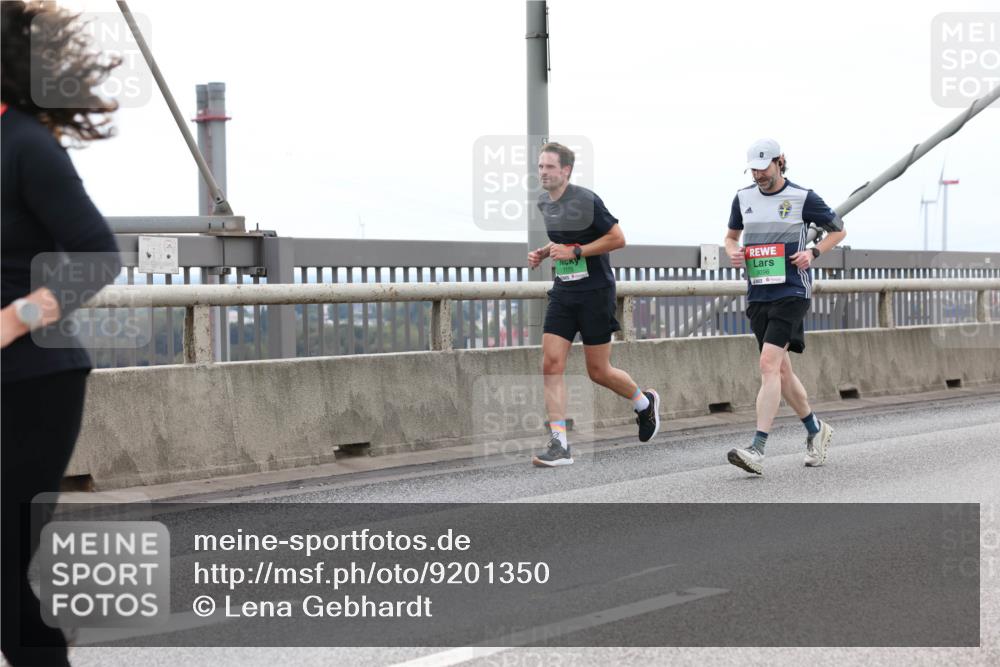 03.10.2025 - Köhlbrandbrückenlauf Lena Gebhardt http://msf.ph/oto/9201350 03.10.2025 15:44:42 Position 2 1175, 9096 meine-sportfotos.de