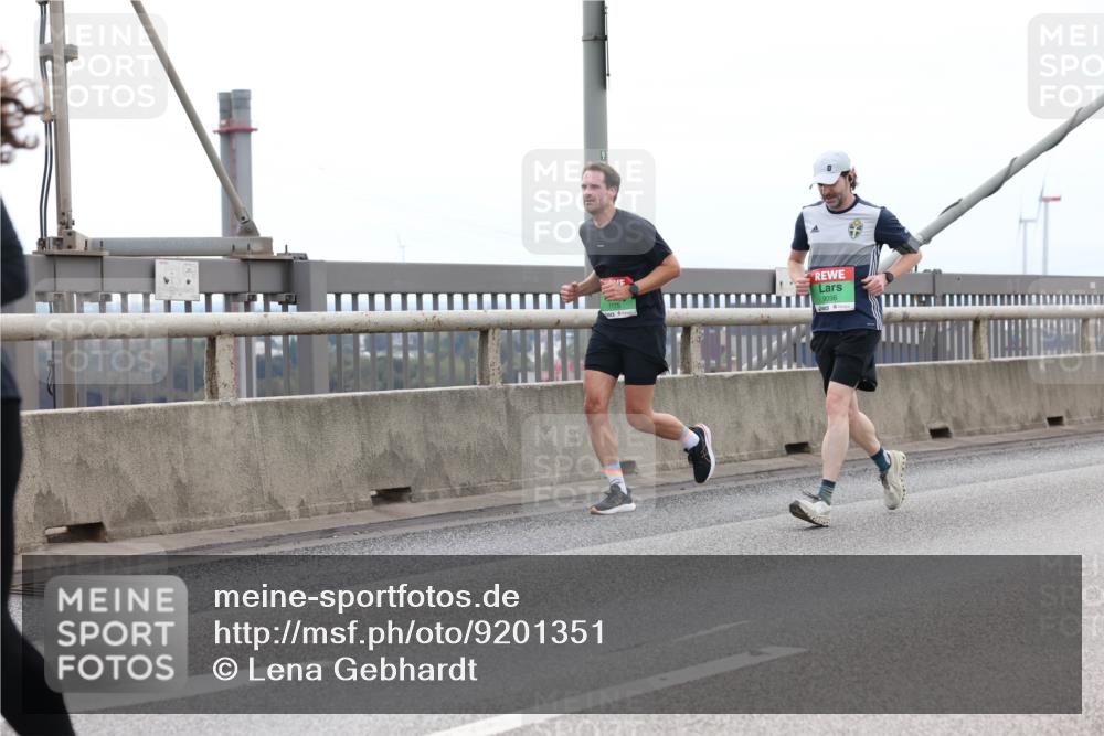 03.10.2025 - Köhlbrandbrückenlauf Lena Gebhardt http://msf.ph/oto/9201351 03.10.2025 15:44:42 Position 2 9096 meine-sportfotos.de