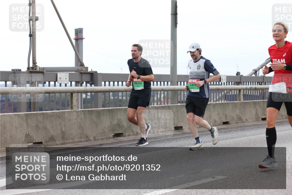 03.10.2025 - Köhlbrandbrückenlauf Lena Gebhardt http://msf.ph/oto/9201352 03.10.2025 15:44:43 Position 2 7175, 9096 meine-sportfotos.de