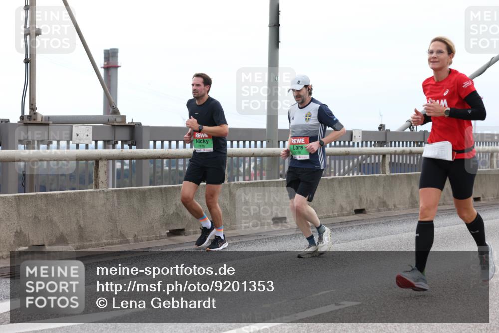 03.10.2025 - Köhlbrandbrückenlauf Lena Gebhardt http://msf.ph/oto/9201353 03.10.2025 15:44:43 Position 2 91, 7175, 9096 meine-sportfotos.de