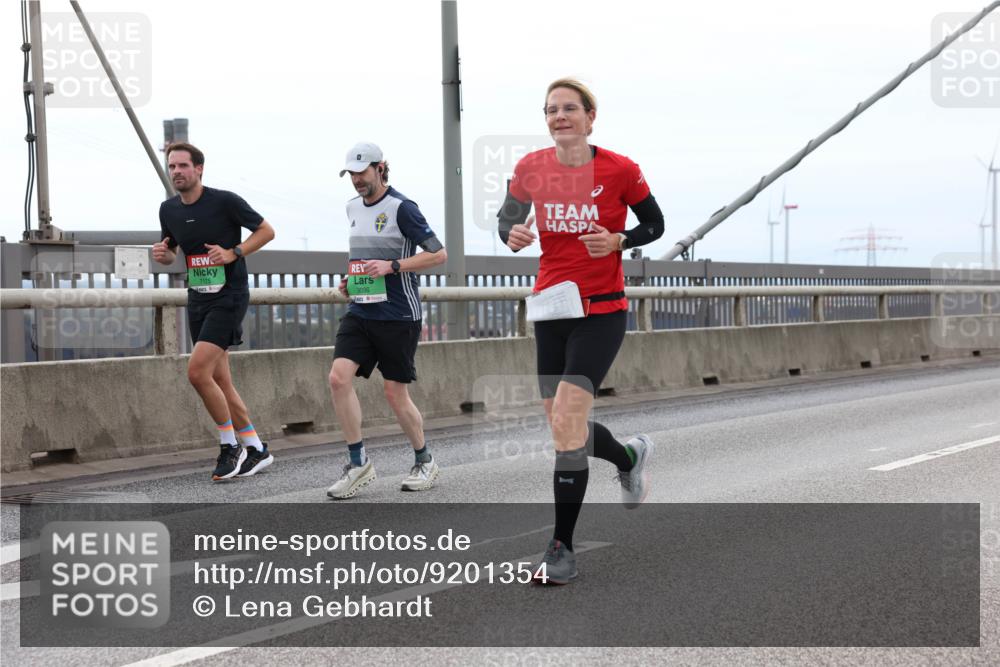 03.10.2025 - Köhlbrandbrückenlauf Lena Gebhardt http://msf.ph/oto/9201354 03.10.2025 15:44:43 Position 2 7175, 9096 meine-sportfotos.de