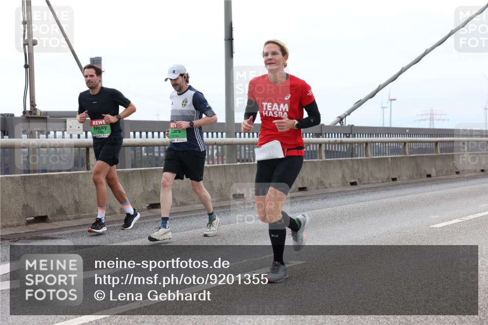 03.10.2025 - Köhlbrandbrückenlauf Lena Gebhardt http://msf.ph/oto/9201355 03.10.2025 15:44:43 Position 2 7175, 9096 meine-sportfotos.de