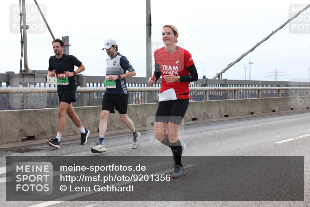 03.10.2025 - Köhlbrandbrückenlauf Lena Gebhardt http://msf.ph/oto/9201356 03.10.2025 15:44:44 Position 2 7175, 9096 meine-sportfotos.de