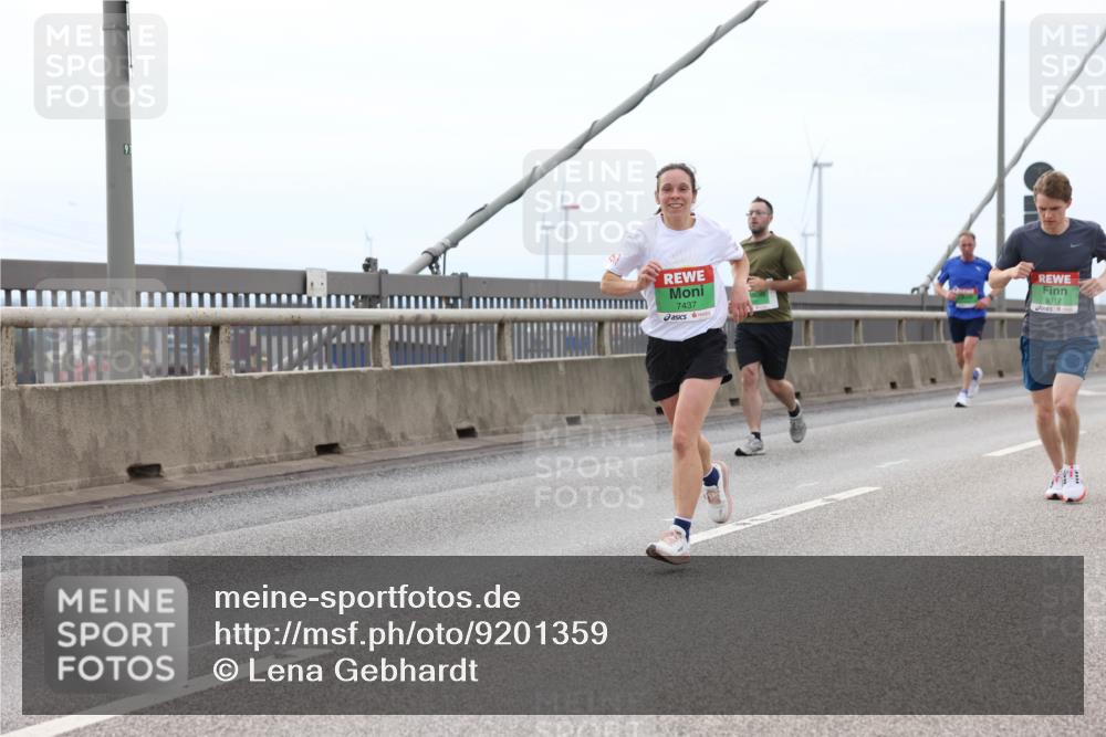 03.10.2025 - Köhlbrandbrückenlauf Lena Gebhardt http://msf.ph/oto/9201359 03.10.2025 15:44:45 Position 2 91, 7437, 9317 meine-sportfotos.de