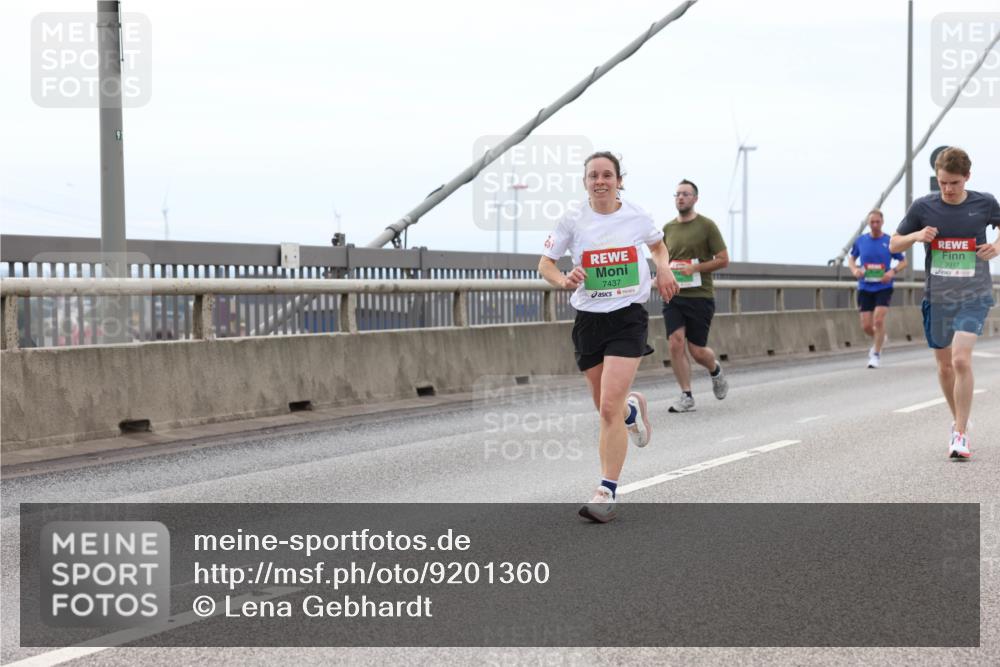 03.10.2025 - Köhlbrandbrückenlauf Lena Gebhardt http://msf.ph/oto/9201360 03.10.2025 15:44:45 Position 2 7437, 9317 meine-sportfotos.de