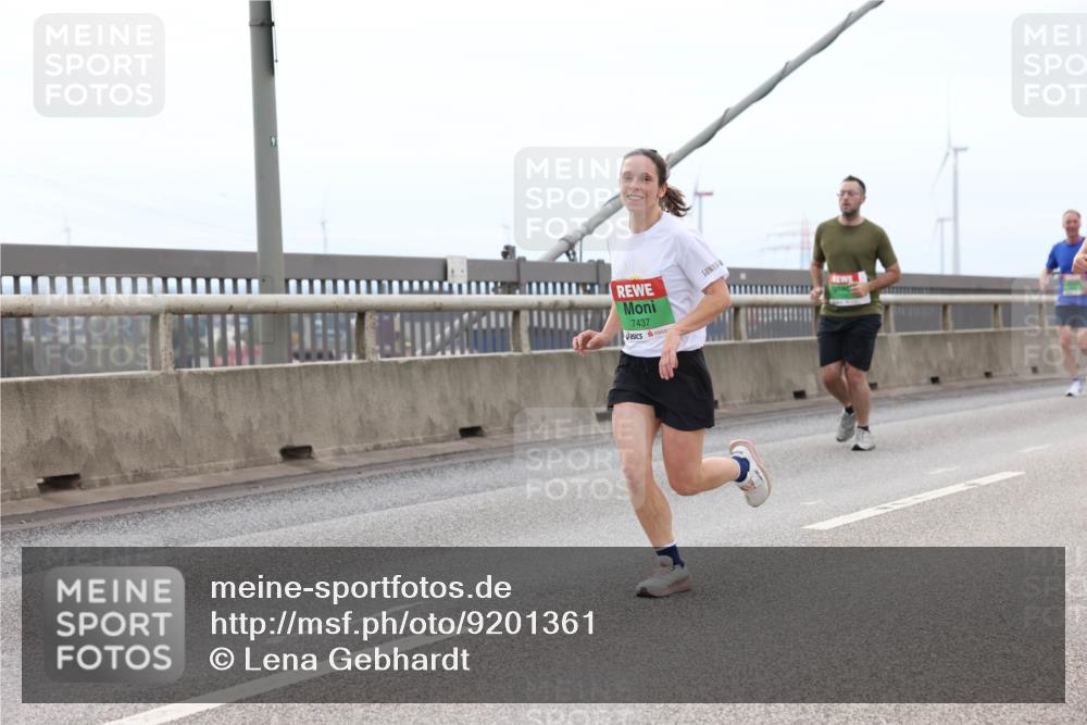 03.10.2025 - Köhlbrandbrückenlauf Lena Gebhardt http://msf.ph/oto/9201361 03.10.2025 15:44:46 Position 2 7437 meine-sportfotos.de