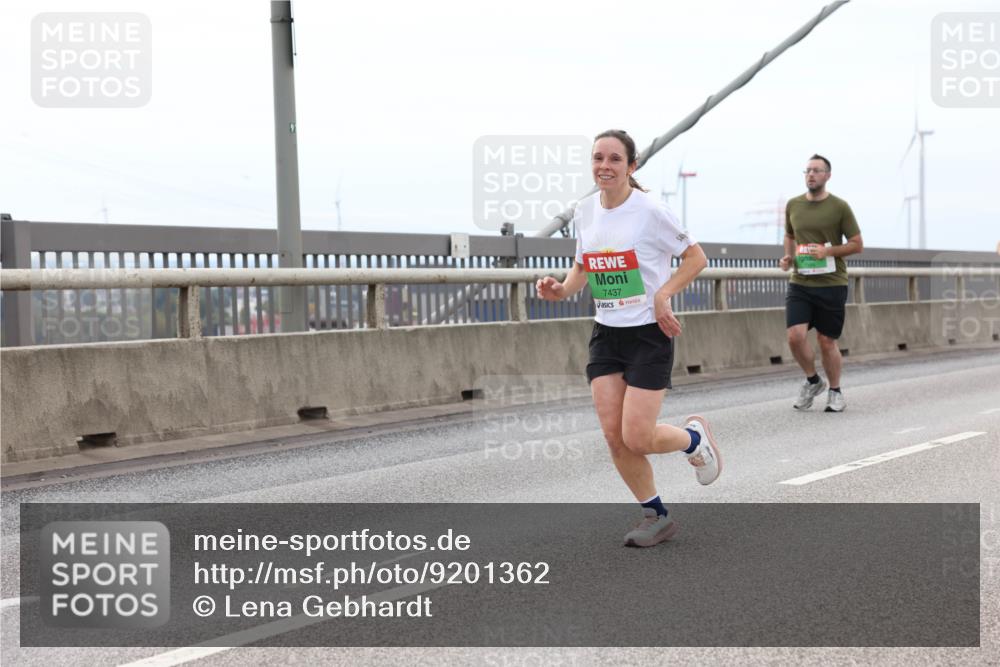 03.10.2025 - Köhlbrandbrückenlauf Lena Gebhardt http://msf.ph/oto/9201362 03.10.2025 15:44:46 Position 2 7437 meine-sportfotos.de