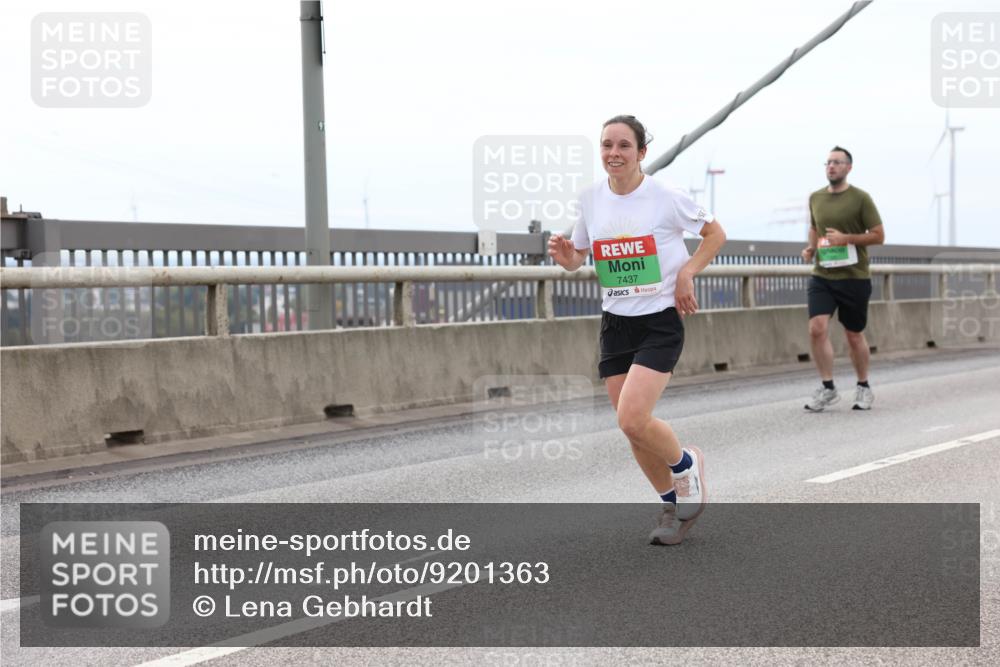 03.10.2025 - Köhlbrandbrückenlauf Lena Gebhardt http://msf.ph/oto/9201363 03.10.2025 15:44:46 Position 2 7437 meine-sportfotos.de
