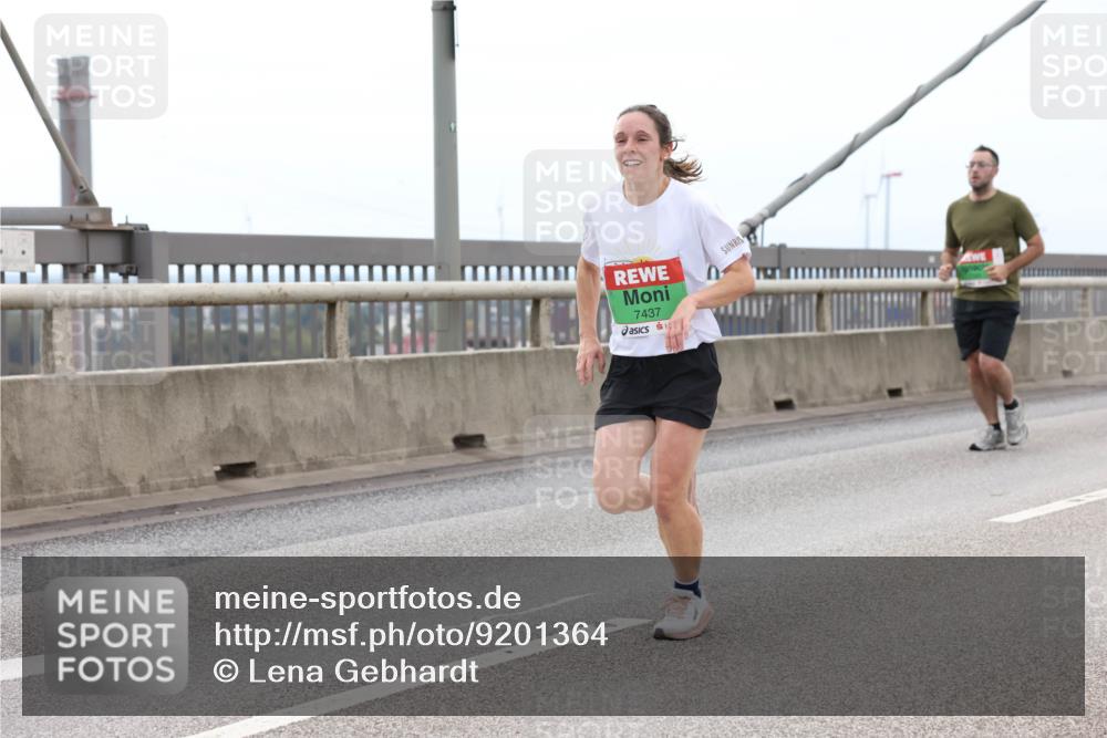 03.10.2025 - Köhlbrandbrückenlauf Lena Gebhardt http://msf.ph/oto/9201364 03.10.2025 15:44:46 Position 2 7437 meine-sportfotos.de
