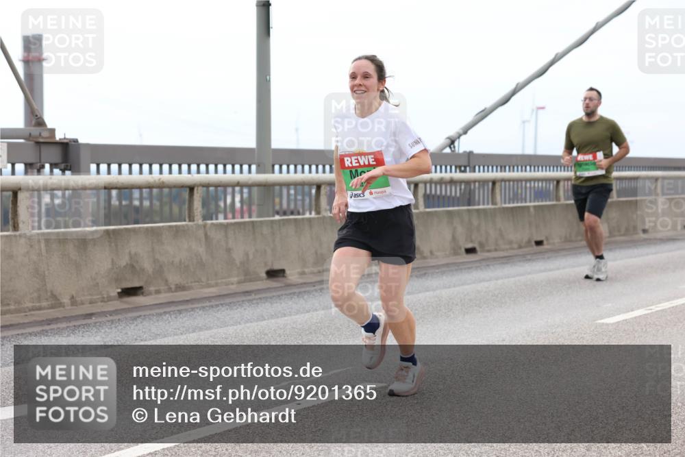 03.10.2025 - Köhlbrandbrückenlauf Lena Gebhardt http://msf.ph/oto/9201365 03.10.2025 15:44:46 Position 2  meine-sportfotos.de