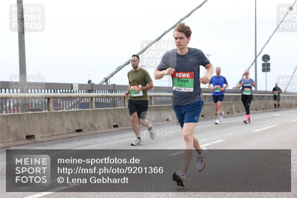 03.10.2025 - Köhlbrandbrückenlauf Lena Gebhardt http://msf.ph/oto/9201366 03.10.2025 15:44:47 Position 2 9317 meine-sportfotos.de