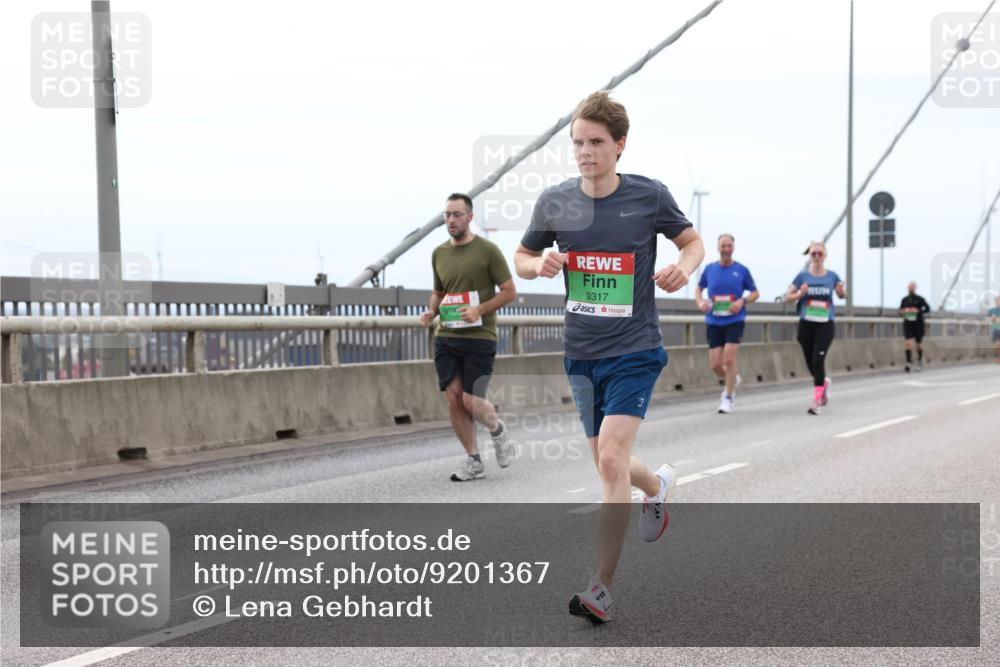 03.10.2025 - Köhlbrandbrückenlauf Lena Gebhardt http://msf.ph/oto/9201367 03.10.2025 15:44:47 Position 2 9317 meine-sportfotos.de