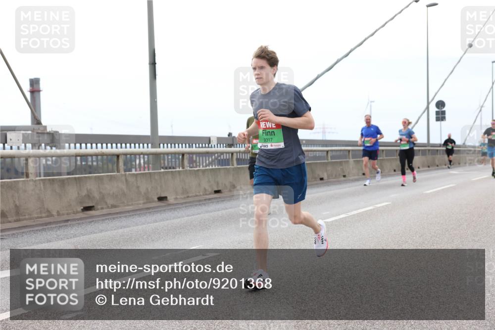 03.10.2025 - Köhlbrandbrückenlauf Lena Gebhardt http://msf.ph/oto/9201368 03.10.2025 15:44:47 Position 2 9317 meine-sportfotos.de