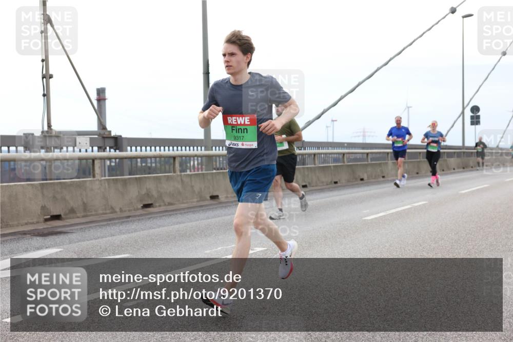 03.10.2025 - Köhlbrandbrückenlauf Lena Gebhardt http://msf.ph/oto/9201370 03.10.2025 15:44:47 Position 2 9317 meine-sportfotos.de