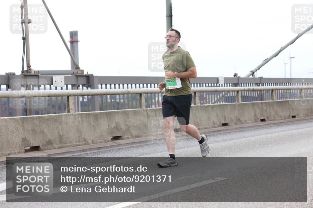 03.10.2025 - Köhlbrandbrückenlauf Lena Gebhardt http://msf.ph/oto/9201371 03.10.2025 15:44:48 Position 2 7395 meine-sportfotos.de
