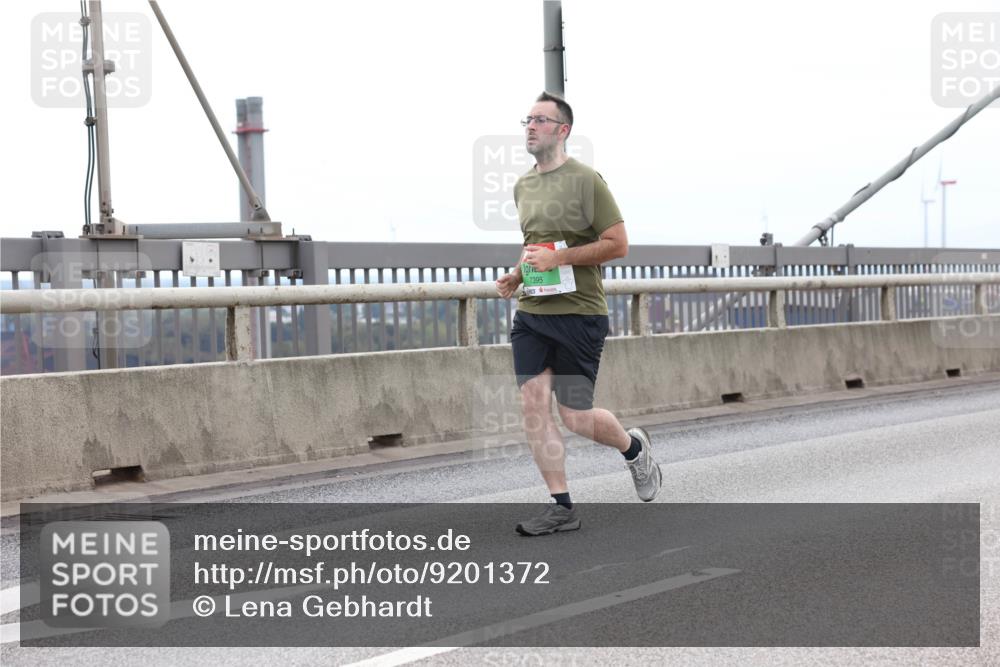 03.10.2025 - Köhlbrandbrückenlauf Lena Gebhardt http://msf.ph/oto/9201372 03.10.2025 15:44:48 Position 2 7395 meine-sportfotos.de