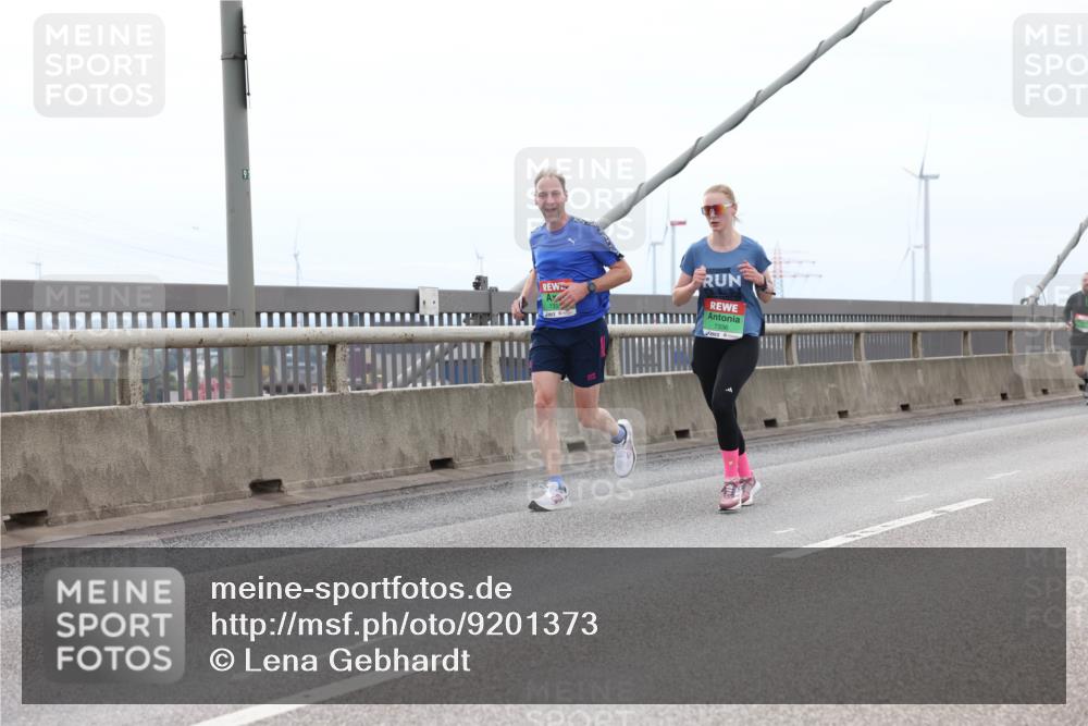 03.10.2025 - Köhlbrandbrückenlauf Lena Gebhardt http://msf.ph/oto/9201373 03.10.2025 15:44:49 Position 2 91, 7336 meine-sportfotos.de