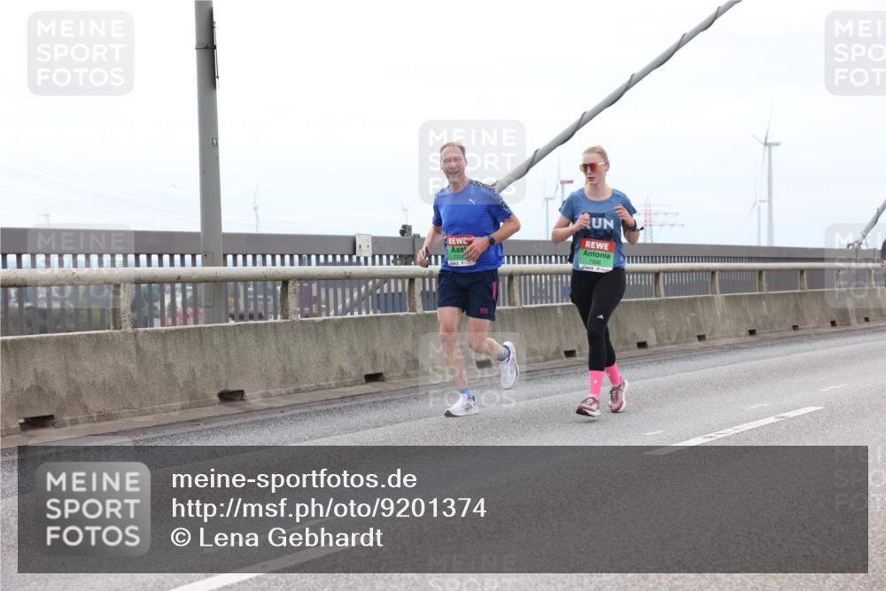03.10.2025 - Köhlbrandbrückenlauf Lena Gebhardt http://msf.ph/oto/9201374 03.10.2025 15:44:50 Position 2 7336 meine-sportfotos.de