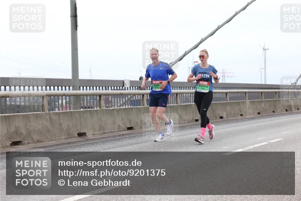 03.10.2025 - Köhlbrandbrückenlauf Lena Gebhardt http://msf.ph/oto/9201375 03.10.2025 15:44:50 Position 2 91, 73331, 7336 meine-sportfotos.de