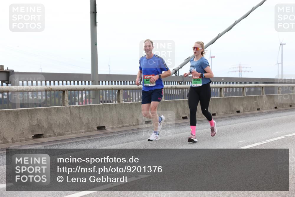 03.10.2025 - Köhlbrandbrückenlauf Lena Gebhardt http://msf.ph/oto/9201376 03.10.2025 15:44:50 Position 2 91, 17336 meine-sportfotos.de