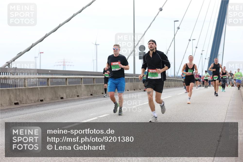 03.10.2025 - Köhlbrandbrückenlauf Lena Gebhardt http://msf.ph/oto/9201380 03.10.2025 15:44:51 Position 2 9099 meine-sportfotos.de