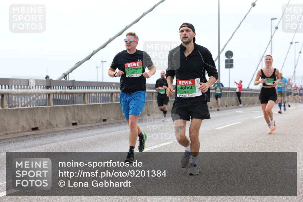03.10.2025 - Köhlbrandbrückenlauf Lena Gebhardt http://msf.ph/oto/9201384 03.10.2025 15:44:52 Position 2 8923, 9099 meine-sportfotos.de