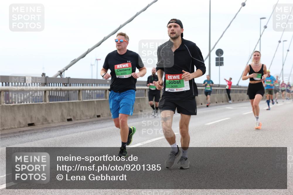 03.10.2025 - Köhlbrandbrückenlauf Lena Gebhardt http://msf.ph/oto/9201385 03.10.2025 15:44:52 Position 2 8923, 9099 meine-sportfotos.de