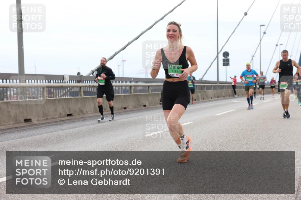 03.10.2025 - Köhlbrandbrückenlauf Lena Gebhardt http://msf.ph/oto/9201391 03.10.2025 15:44:55 Position 2 7191 meine-sportfotos.de